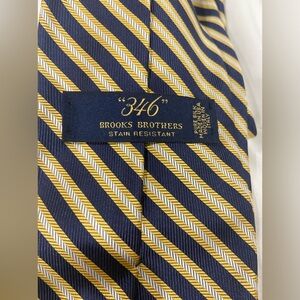 Brooks Brothers 346 silk tie